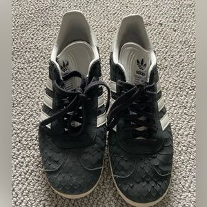 ADIDAS Gazelle Sneakers Snakeskin. Black. Size 8.